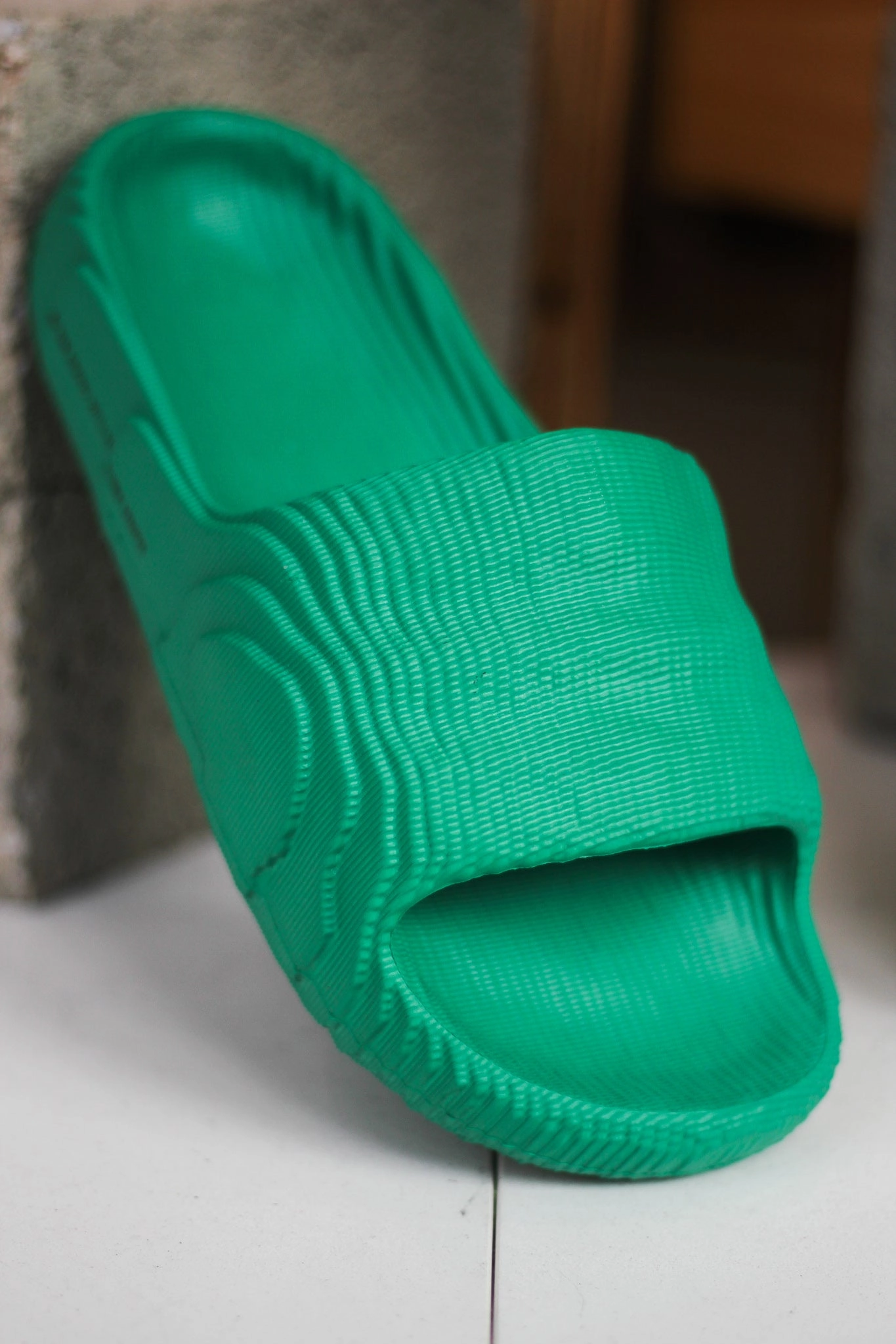 ADILETTE 22 BOLD GREEN