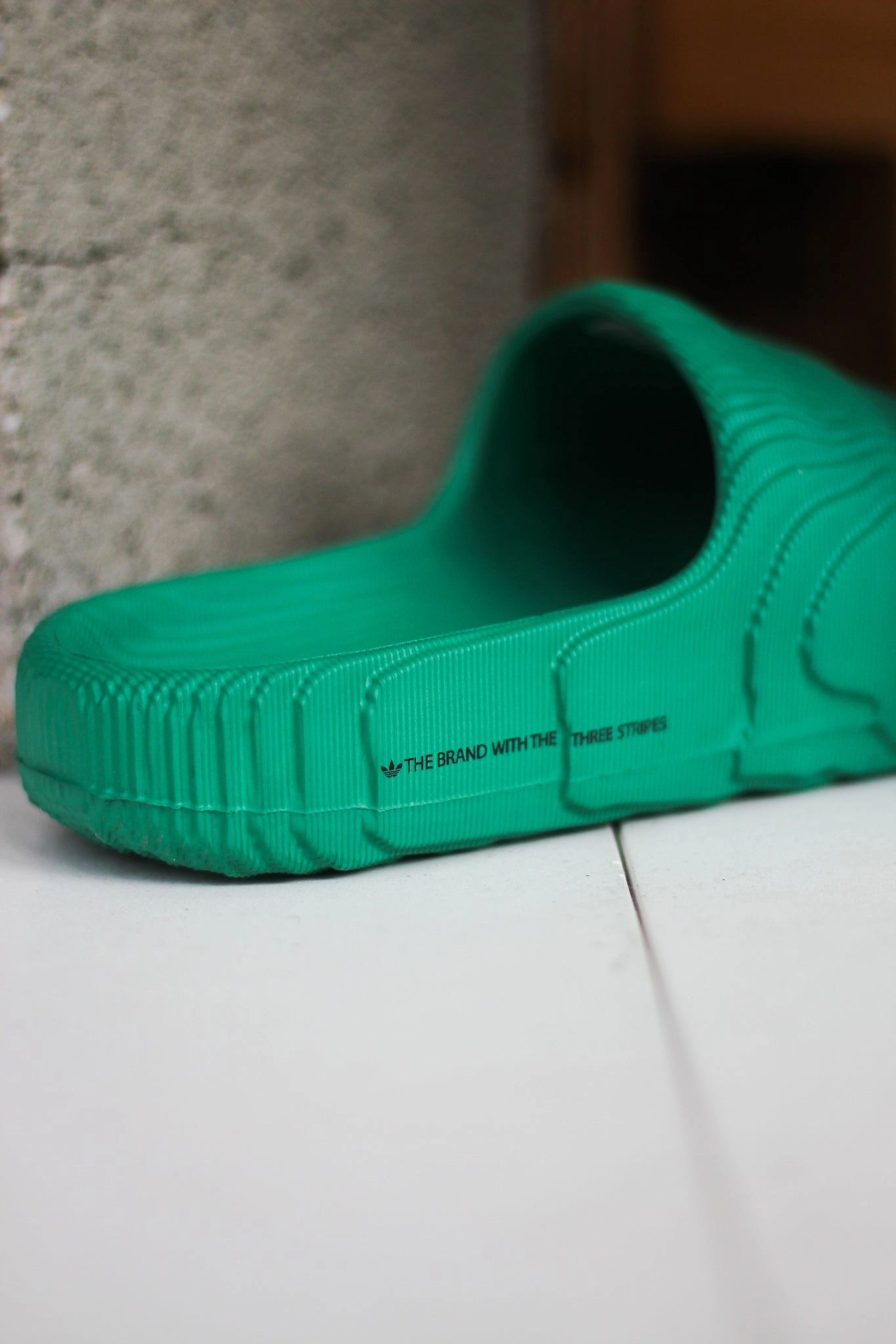 ADILETTE 22 BOLD GREEN