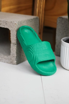 ADILETTE 22 BOLD GREEN