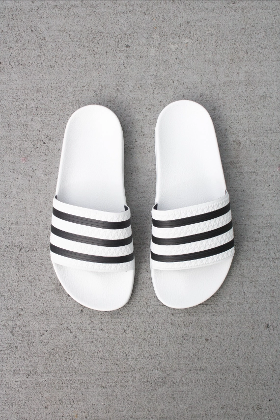 ADILETTE SLIDES WHITE/CORE BLK
