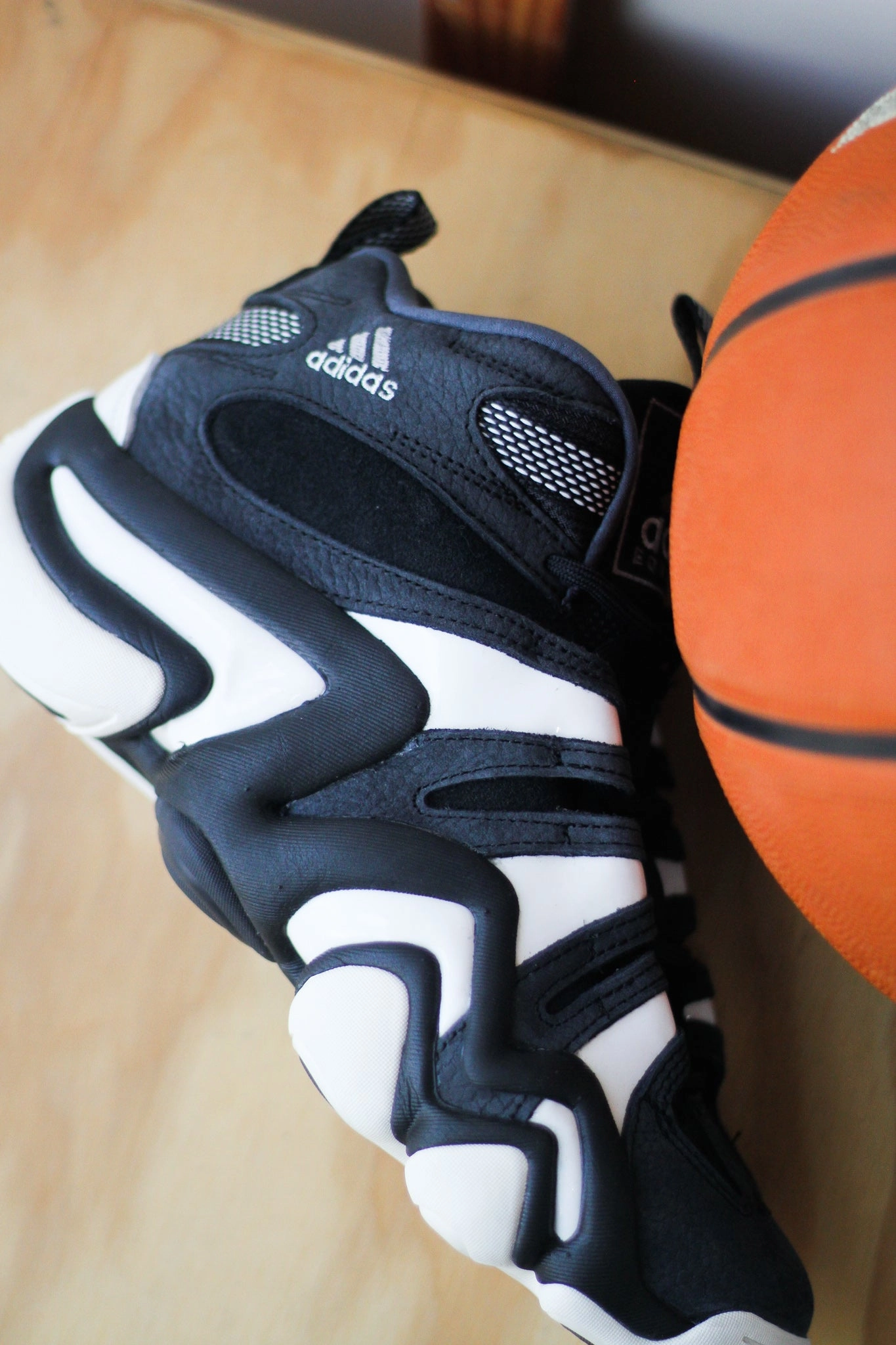 CRAZY 8 BLACK