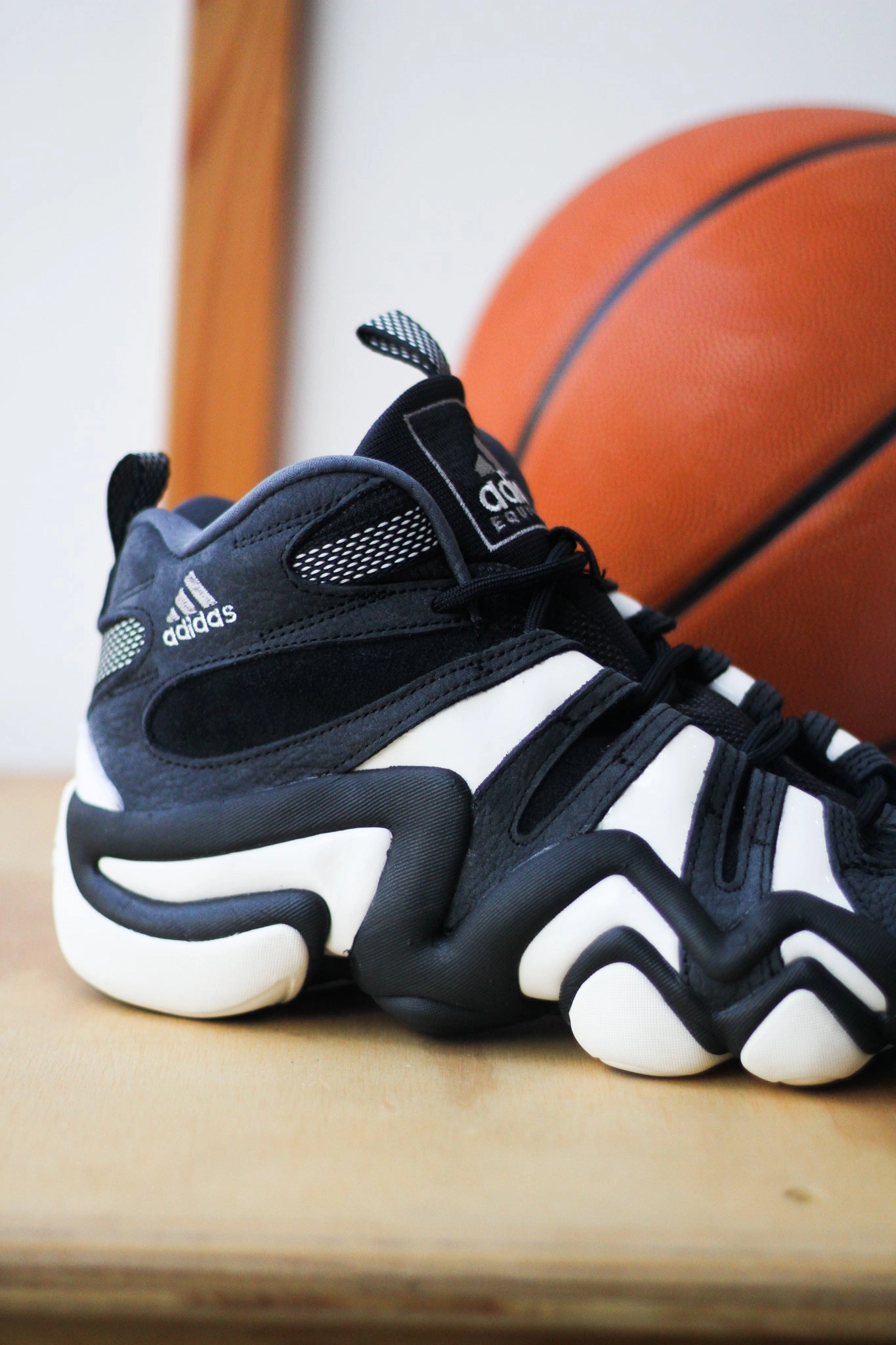 CRAZY 8 BLACK