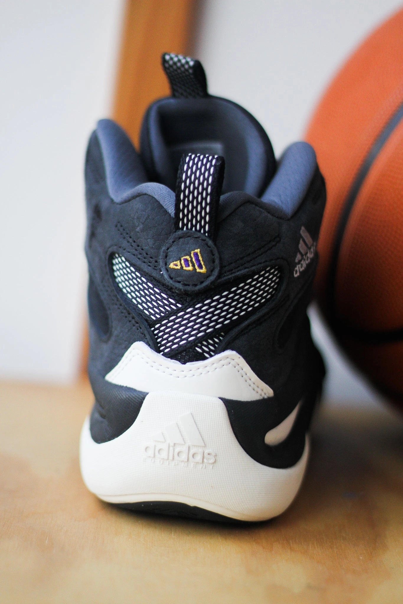 CRAZY 8 BLACK