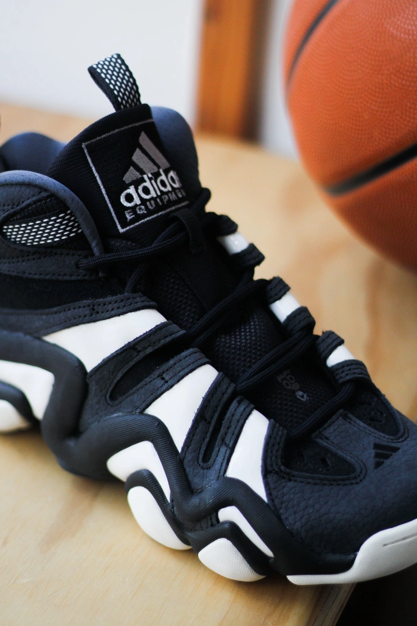 CRAZY 8 BLACK