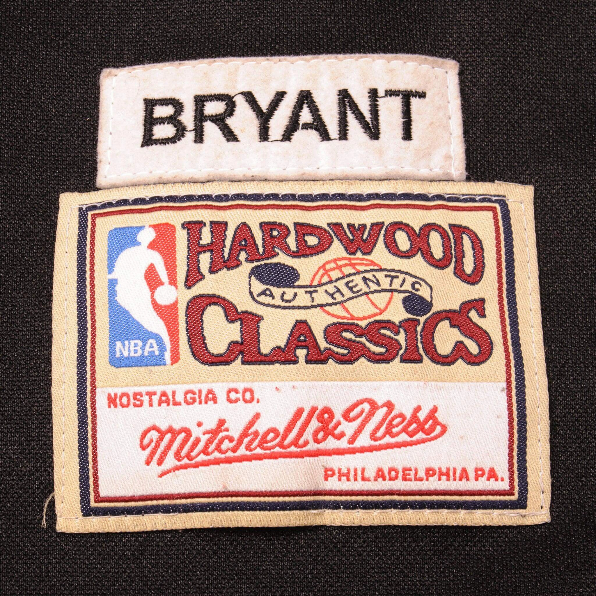 VINTAGE HARDWOOD CLASSICS NBA LAKERS 24 BRYANT JERSEY SIZE 2XL